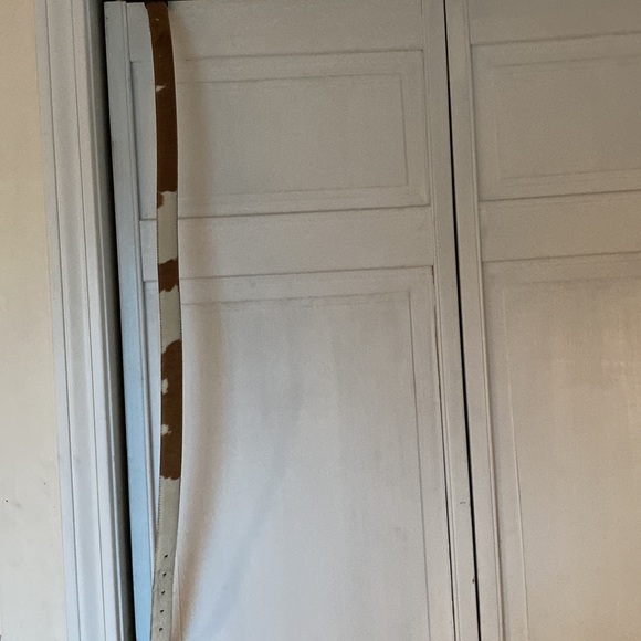 Like New⭐️calf hair on leather designer belt fits up to 36” - Picture 4 of 6